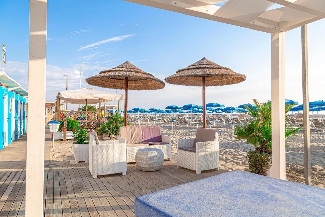 Hotel Cola Frontemare Bellaria-Igea Marina Eksteriør bilde