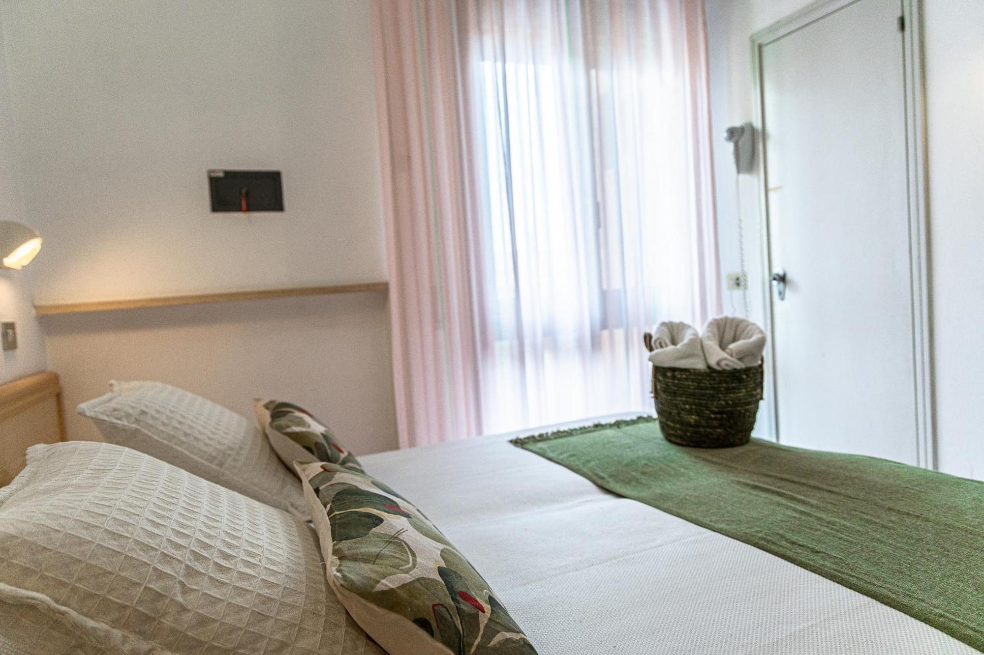 Hotel Cola Frontemare Bellaria-Igea Marina Eksteriør bilde